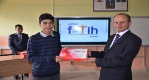 Yükarı Göklü Çok Programlı Anadolu Lisesi tablet dağıtımı 2015