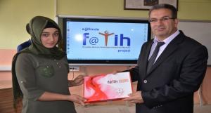 Yükarı Göklü Çok Programlı Anadolu Lisesi tablet dağıtımı 2015