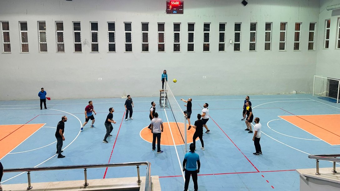 ÖĞRETMENLER GÜNÜNE ÖZEL VOLEYBOL TURNUVASI